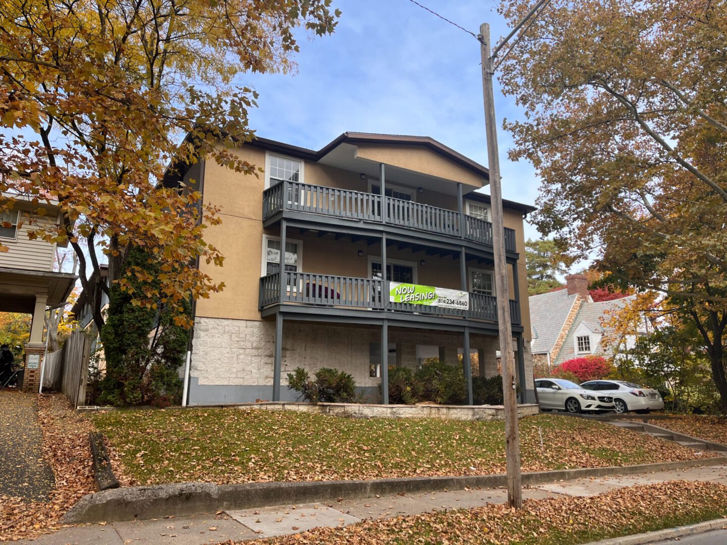 811/813 West College Avenue